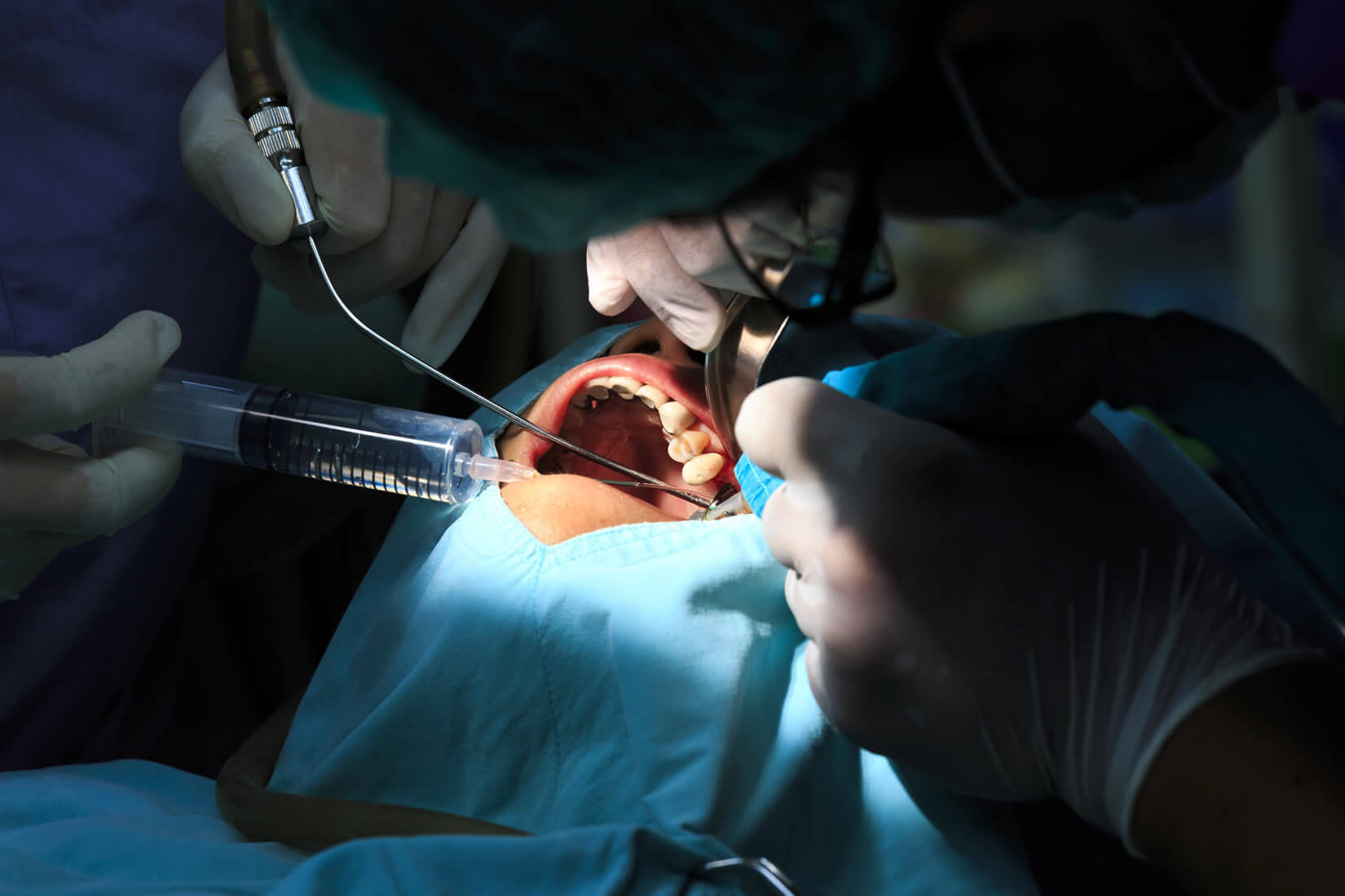Dental surgeon